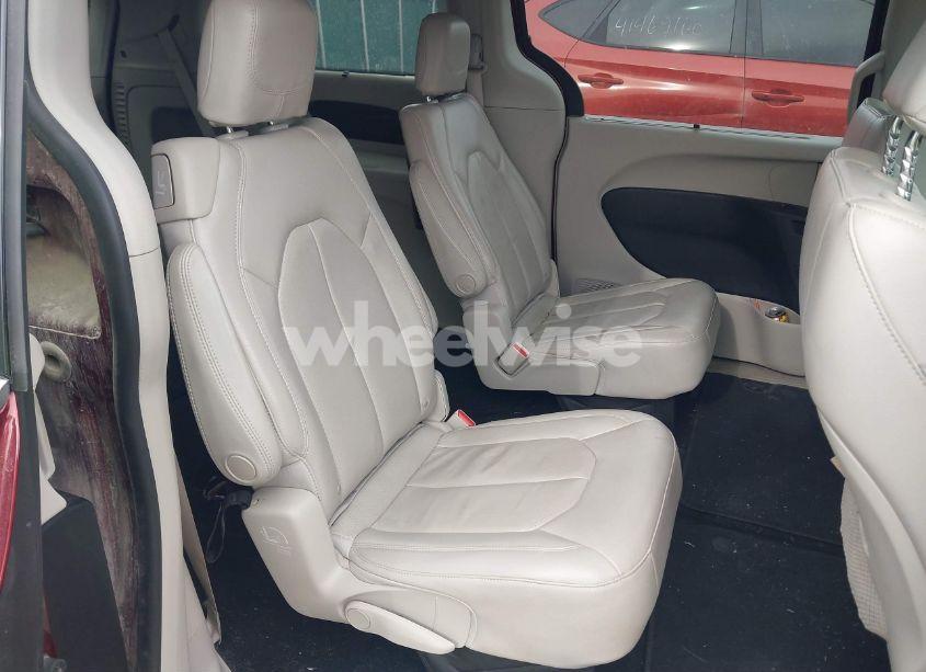 Photo 8 of 2018 Chrysler Pacifica TOURING L (VIN 2C4RC1BG5JR260660)