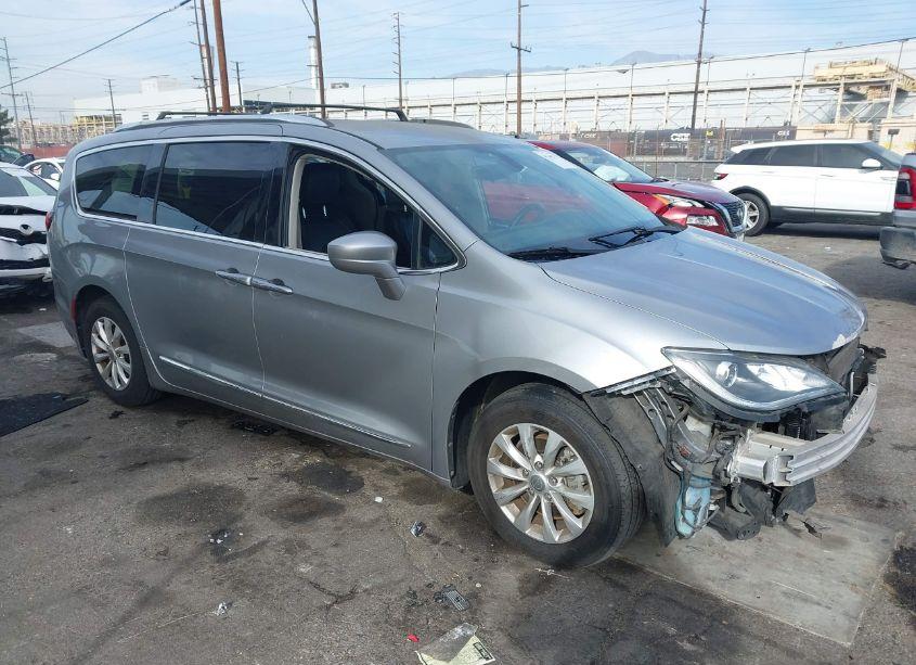 2018 Chrysler Pacifica TOURING L (VIN 2C4RC1BG5JR269343) main photo