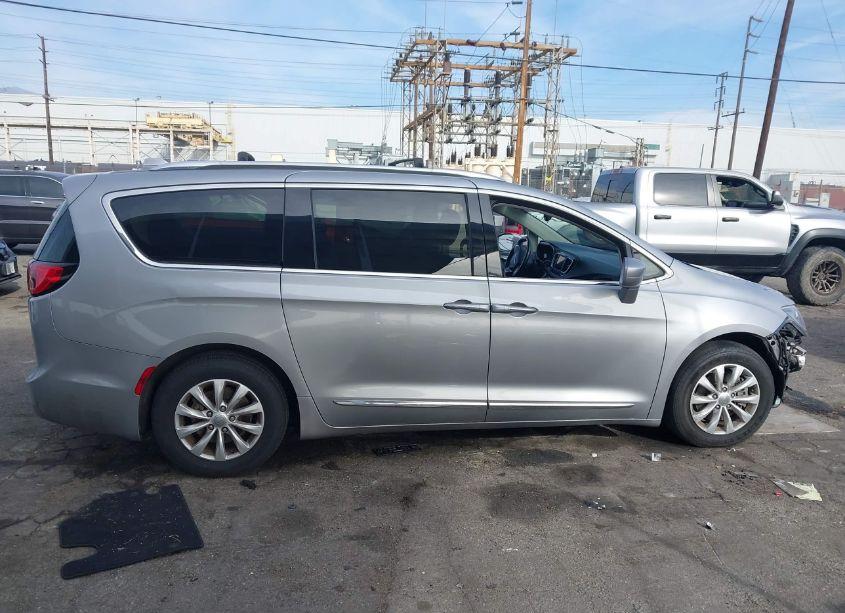 Photo 14 of 2018 Chrysler Pacifica TOURING L (VIN 2C4RC1BG5JR269343)