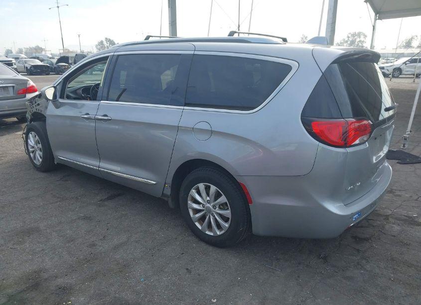 Photo 3 of 2018 Chrysler Pacifica TOURING L (VIN 2C4RC1BG5JR269343)