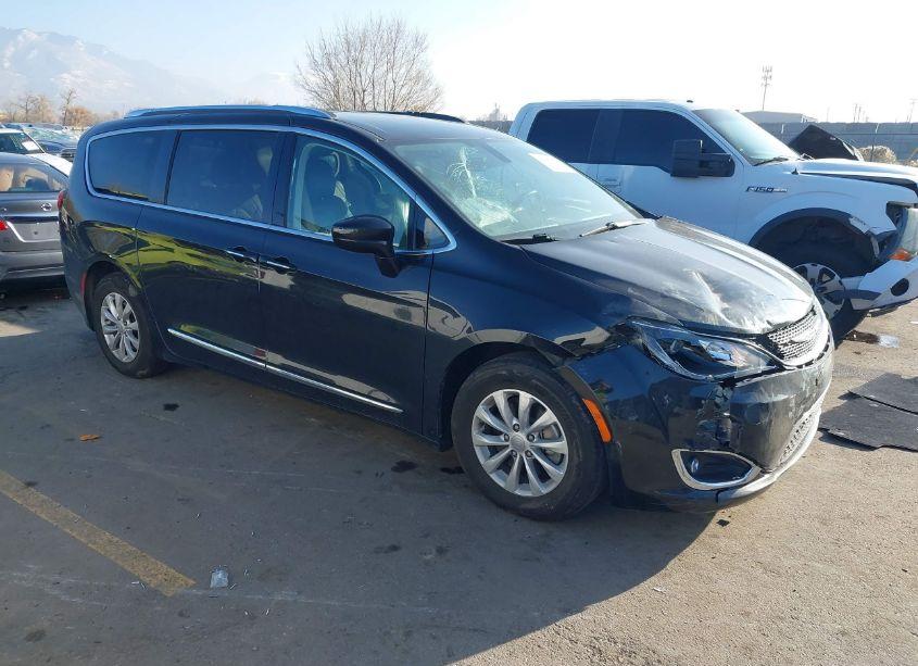 2018 Chrysler Pacifica TOURING L (VIN 2C4RC1BG5JR269388) main photo