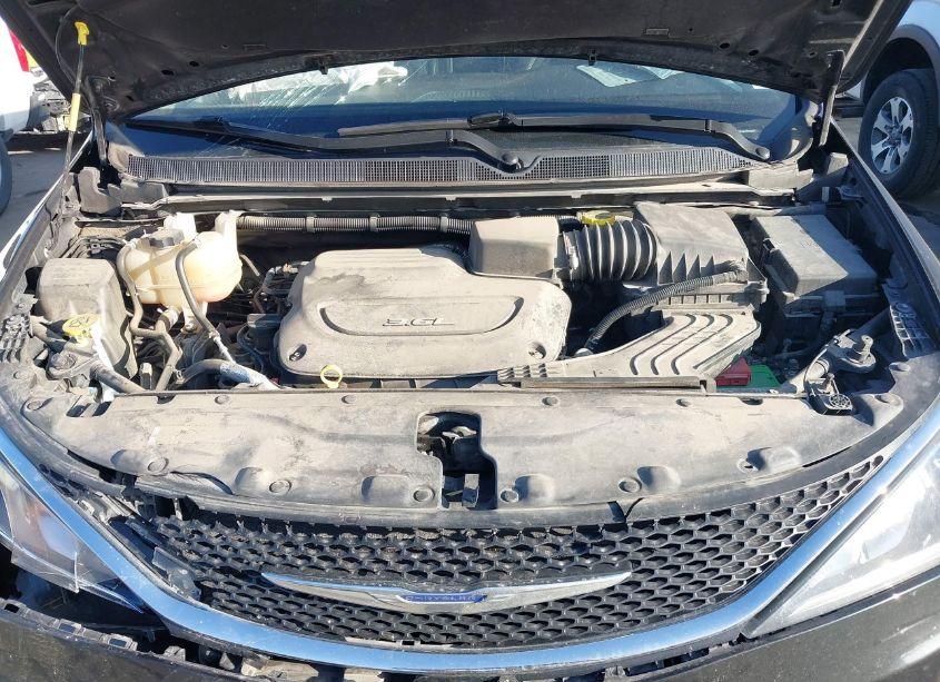 Photo 10 of 2018 Chrysler Pacifica TOURING L (VIN 2C4RC1BG5JR269388)