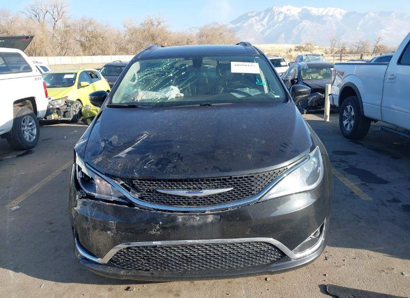 Photo 12 of 2018 Chrysler Pacifica TOURING L (VIN 2C4RC1BG5JR269388)