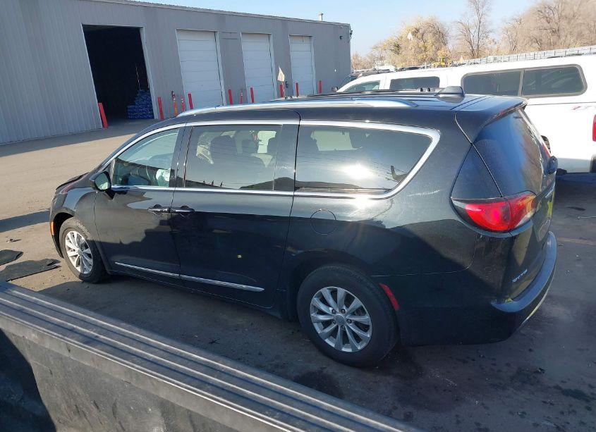 Photo 14 of 2018 Chrysler Pacifica TOURING L (VIN 2C4RC1BG5JR269388)