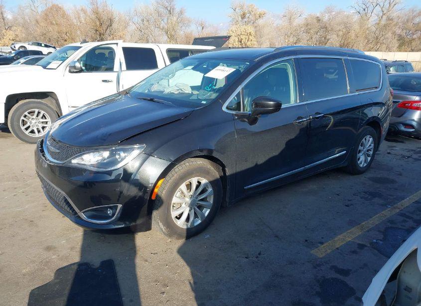 Photo 2 of 2018 Chrysler Pacifica TOURING L (VIN 2C4RC1BG5JR269388)