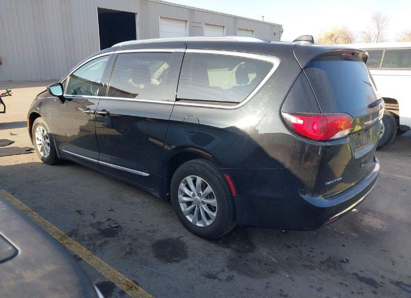 Photo 3 of 2018 Chrysler Pacifica TOURING L (VIN 2C4RC1BG5JR269388)