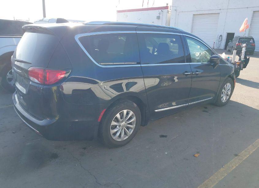 Photo 4 of 2018 Chrysler Pacifica TOURING L (VIN 2C4RC1BG5JR269388)