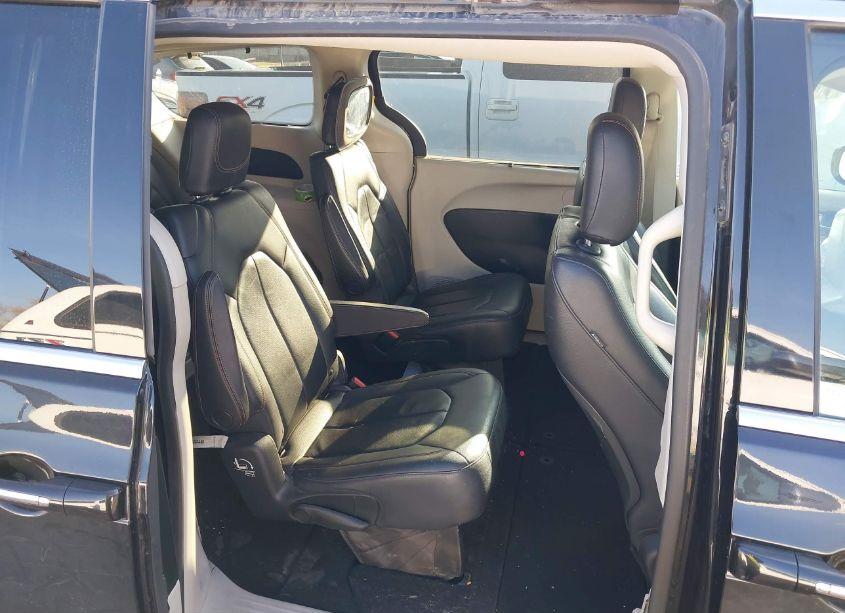 Photo 8 of 2018 Chrysler Pacifica TOURING L (VIN 2C4RC1BG5JR269388)