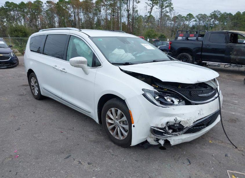 2018 Chrysler Pacifica TOURING L (VIN 2C4RC1BG5JR269956) main photo