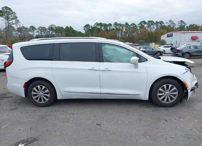 Photo 13 of 2018 Chrysler Pacifica TOURING L (VIN 2C4RC1BG5JR269956)