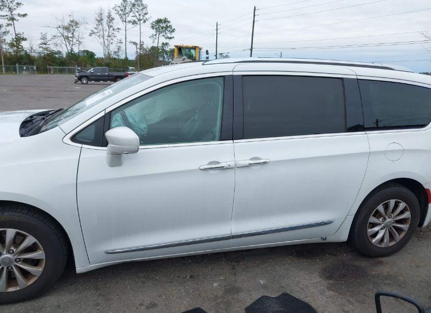 Photo 14 of 2018 Chrysler Pacifica TOURING L (VIN 2C4RC1BG5JR269956)