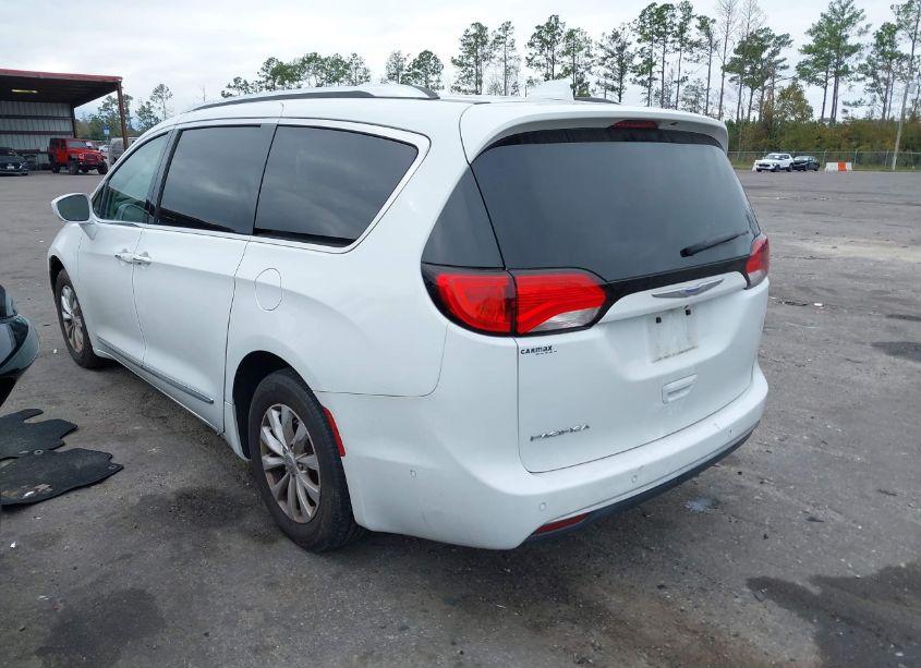 Photo 3 of 2018 Chrysler Pacifica TOURING L (VIN 2C4RC1BG5JR269956)