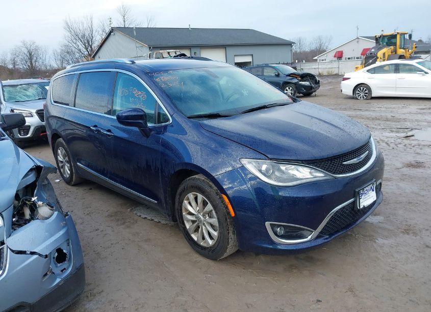 2019 Chrysler Pacifica TOURING L (VIN 2C4RC1BG5KR629647) main photo