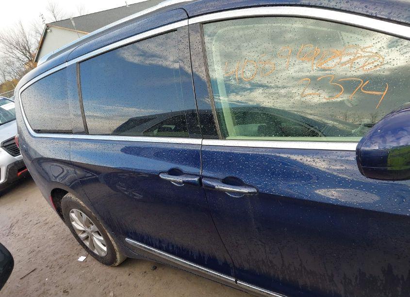 Photo 13 of 2019 Chrysler Pacifica TOURING L (VIN 2C4RC1BG5KR629647)