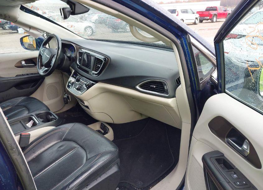 Photo 5 of 2019 Chrysler Pacifica TOURING L (VIN 2C4RC1BG5KR629647)