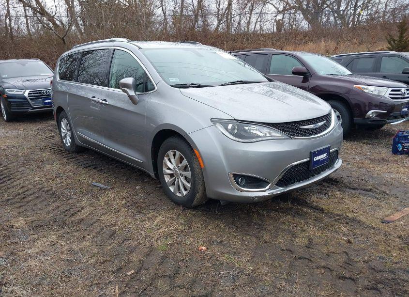 2019 Chrysler Pacifica TOURING L (VIN 2C4RC1BG5KR721387) main photo