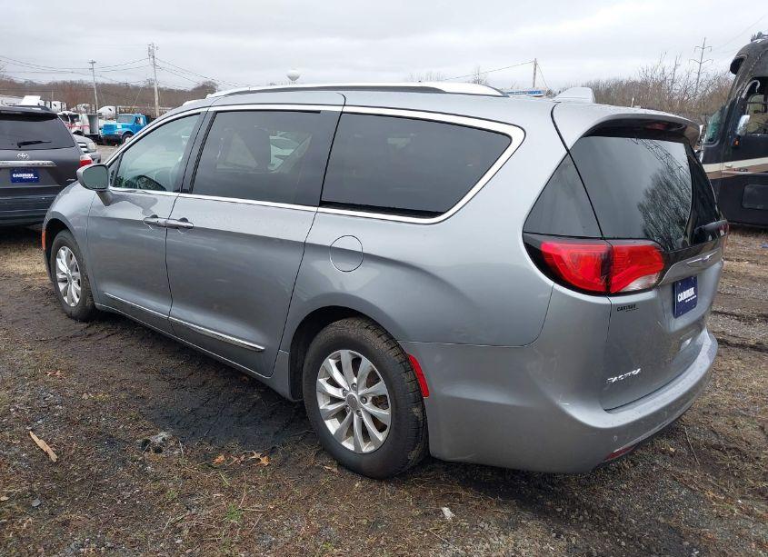 Photo 3 of 2019 Chrysler Pacifica TOURING L (VIN 2C4RC1BG5KR721387)