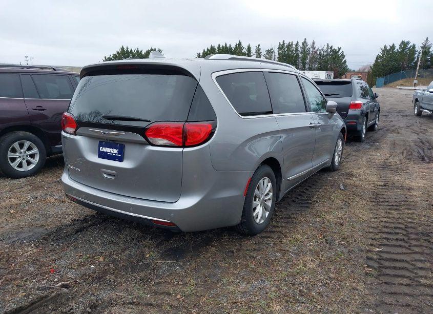 Photo 4 of 2019 Chrysler Pacifica TOURING L (VIN 2C4RC1BG5KR721387)