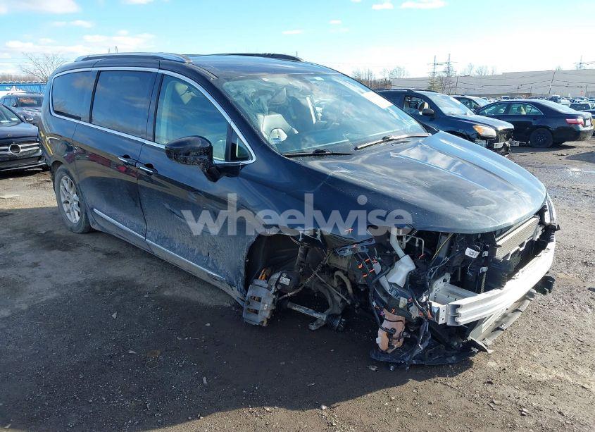 2020 Chrysler Pacifica TOURING L (VIN 2C4RC1BG5LR103939) main photo