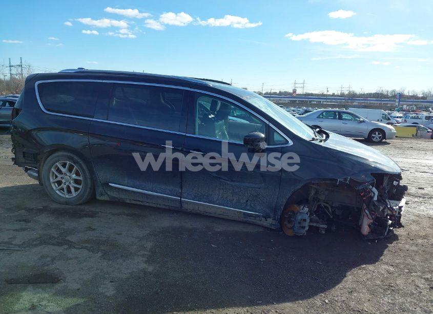 Photo 14 of 2020 Chrysler Pacifica TOURING L (VIN 2C4RC1BG5LR103939)