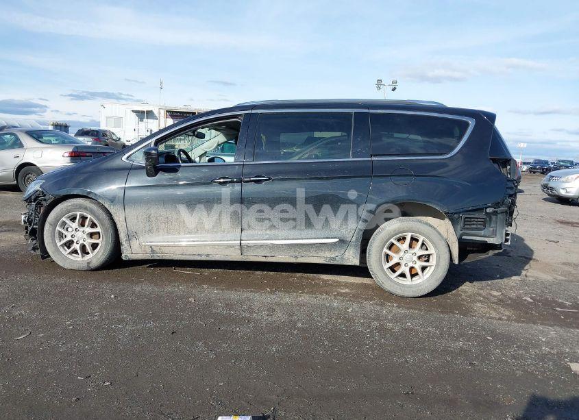 Photo 15 of 2020 Chrysler Pacifica TOURING L (VIN 2C4RC1BG5LR103939)