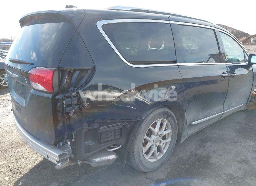 Photo 4 of 2020 Chrysler Pacifica TOURING L (VIN 2C4RC1BG5LR103939)