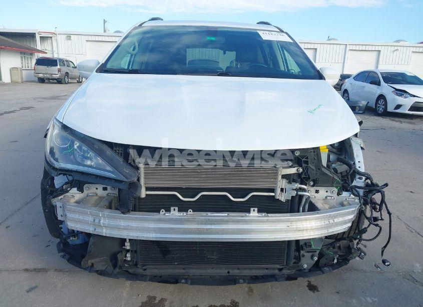 Photo 13 of 2020 Chrysler Pacifica TOURING L (VIN 2C4RC1BG5LR182898)