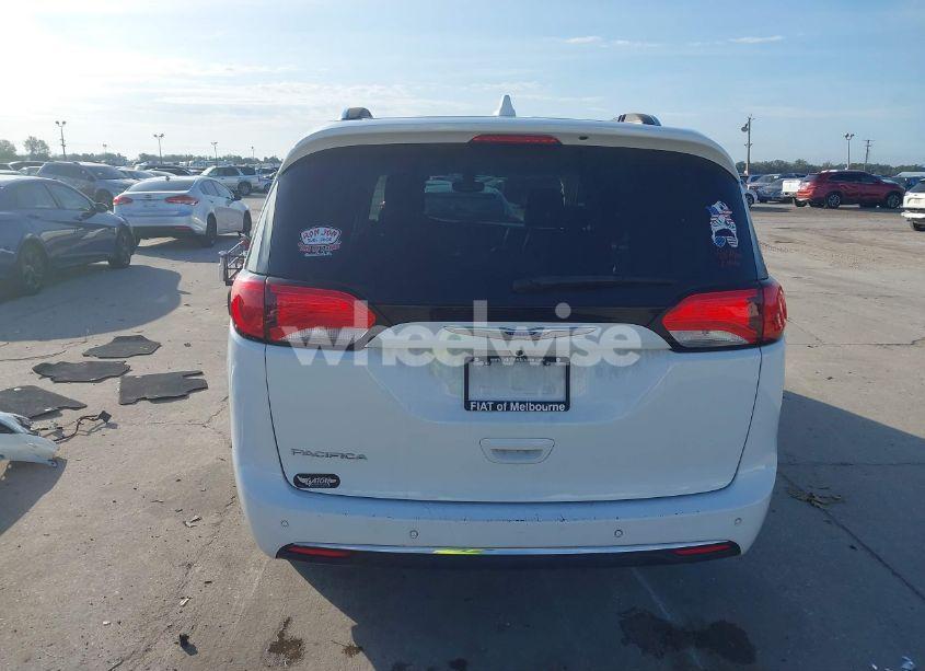 Photo 17 of 2020 Chrysler Pacifica TOURING L (VIN 2C4RC1BG5LR182898)
