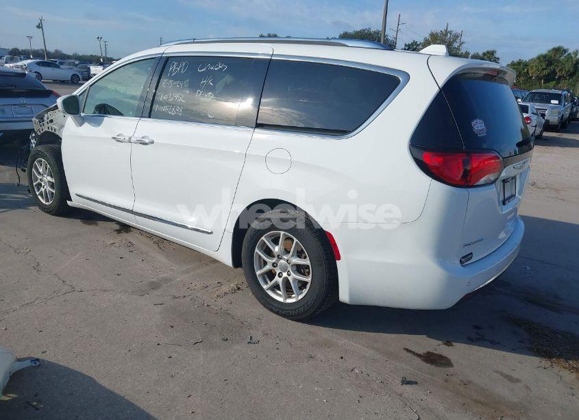 Photo 3 of 2020 Chrysler Pacifica TOURING L (VIN 2C4RC1BG5LR182898)