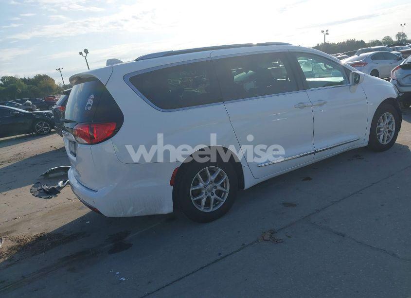 Photo 4 of 2020 Chrysler Pacifica TOURING L (VIN 2C4RC1BG5LR182898)