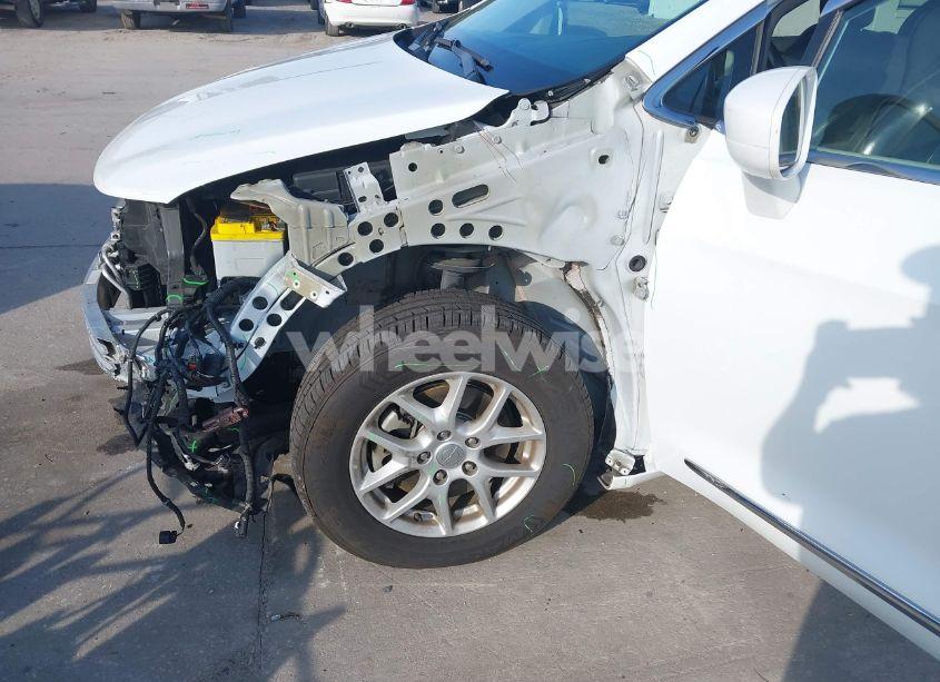 Photo 6 of 2020 Chrysler Pacifica TOURING L (VIN 2C4RC1BG5LR182898)