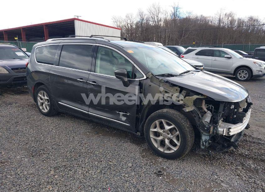 2020 Chrysler Pacifica TOURING L (VIN 2C4RC1BG5LR223580) main photo