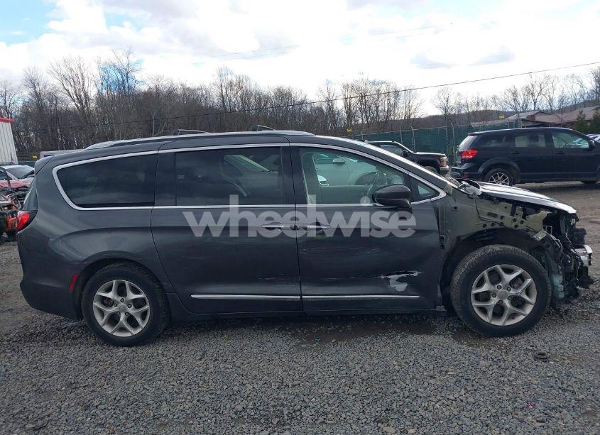 Photo 14 of 2020 Chrysler Pacifica TOURING L (VIN 2C4RC1BG5LR223580)
