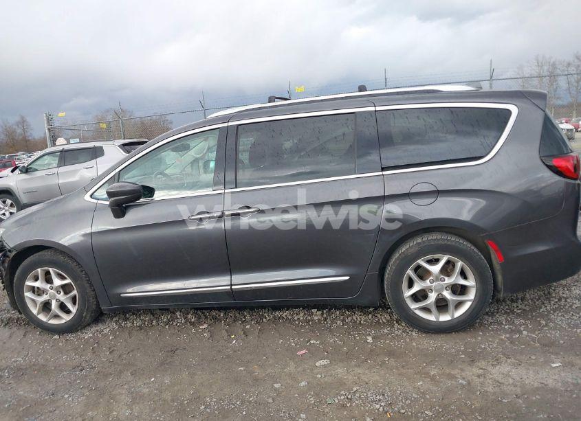 Photo 15 of 2020 Chrysler Pacifica TOURING L (VIN 2C4RC1BG5LR223580)