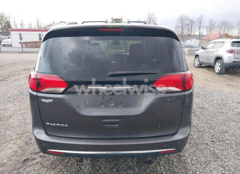 Photo 17 of 2020 Chrysler Pacifica TOURING L (VIN 2C4RC1BG5LR223580)