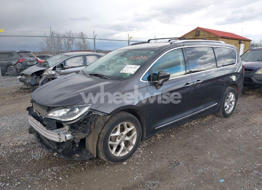 Photo 2 of 2020 Chrysler Pacifica TOURING L (VIN 2C4RC1BG5LR223580)