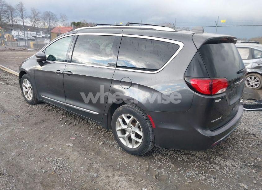 Photo 3 of 2020 Chrysler Pacifica TOURING L (VIN 2C4RC1BG5LR223580)