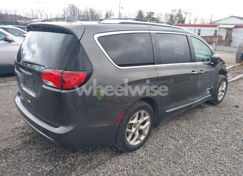 Photo 4 of 2020 Chrysler Pacifica TOURING L (VIN 2C4RC1BG5LR223580)