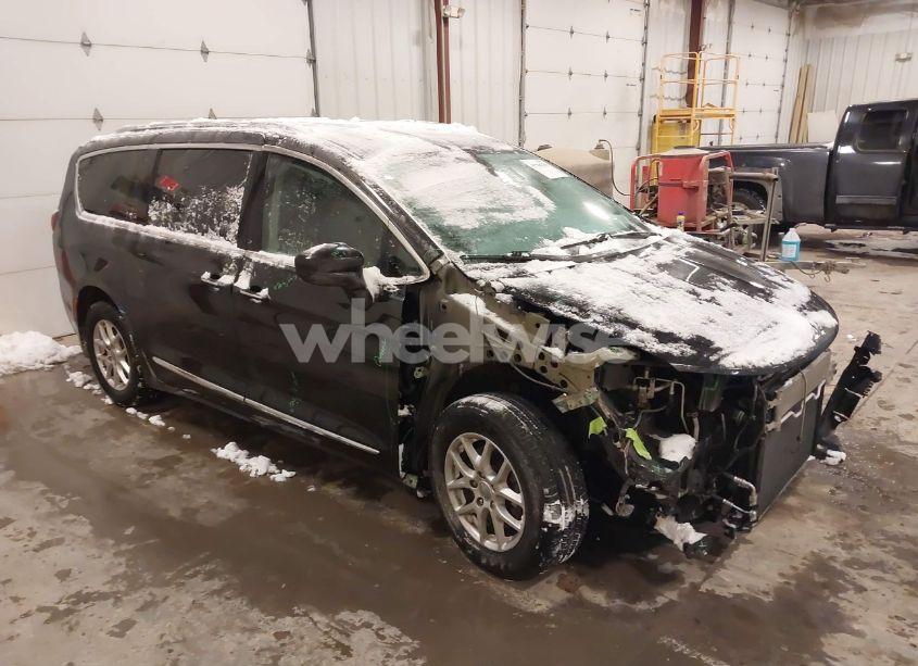 2020 Chrysler Pacifica TOURING L (VIN 2C4RC1BG5LR266591) main photo