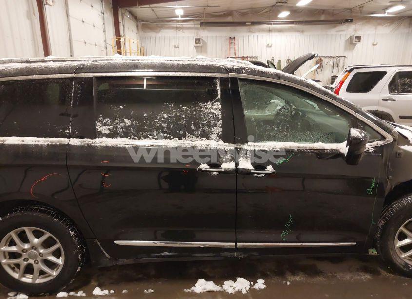 Photo 13 of 2020 Chrysler Pacifica TOURING L (VIN 2C4RC1BG5LR266591)