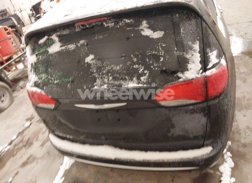 Photo 16 of 2020 Chrysler Pacifica TOURING L (VIN 2C4RC1BG5LR266591)