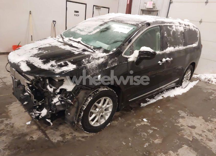 Photo 2 of 2020 Chrysler Pacifica TOURING L (VIN 2C4RC1BG5LR266591)