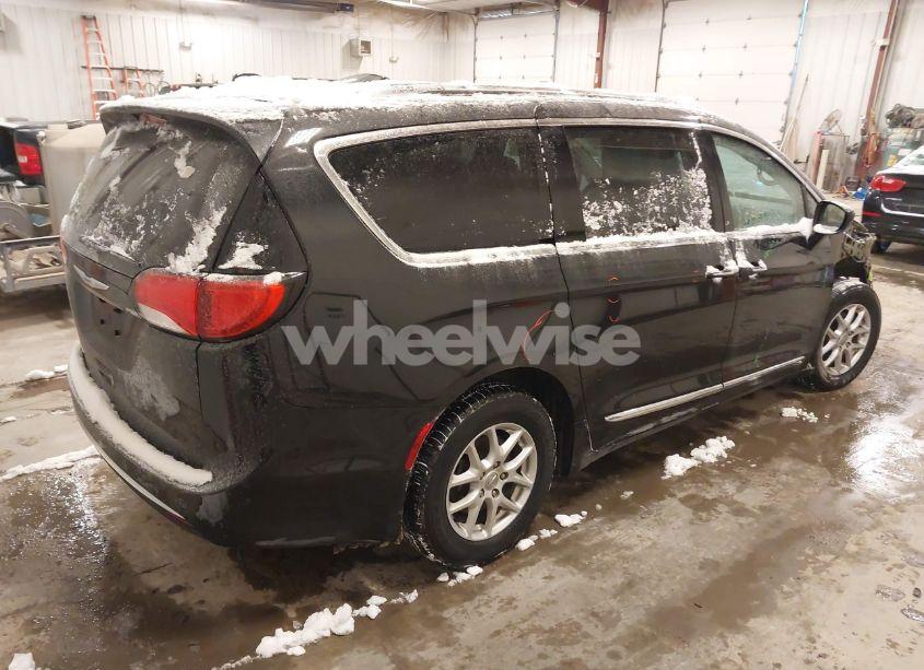 Photo 4 of 2020 Chrysler Pacifica TOURING L (VIN 2C4RC1BG5LR266591)