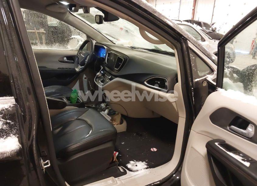 Photo 5 of 2020 Chrysler Pacifica TOURING L (VIN 2C4RC1BG5LR266591)