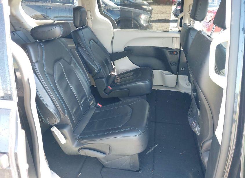 Photo 8 of 2021 Chrysler Pacifica TOURING L (VIN 2C4RC1BG5MR512234)