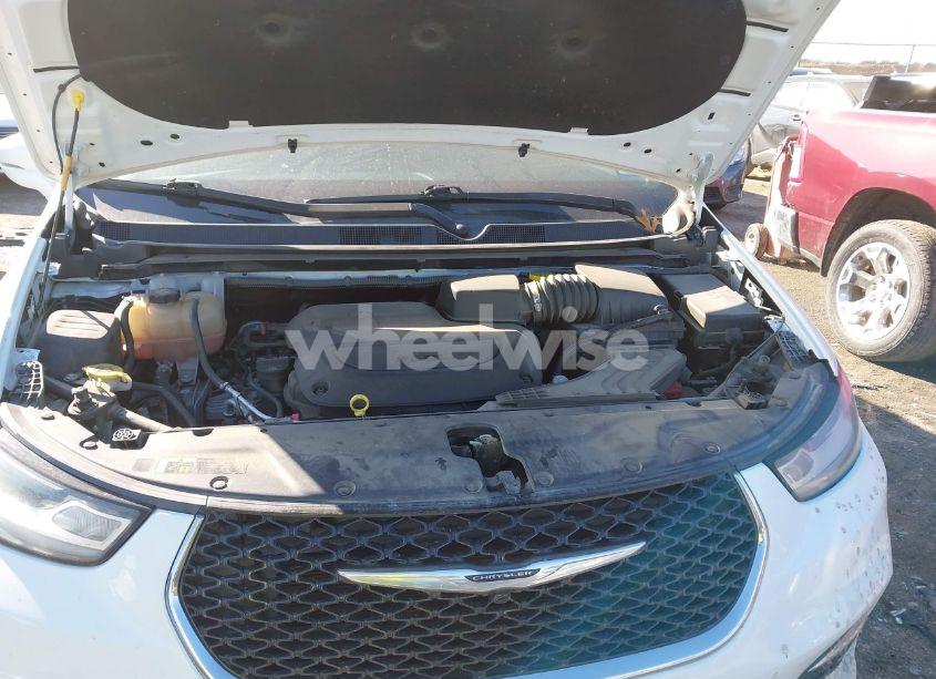 Photo 10 of 2021 Chrysler Pacifica TOURING L (VIN 2C4RC1BG5MR527381)