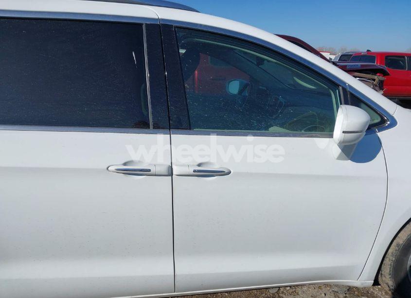 Photo 13 of 2021 Chrysler Pacifica TOURING L (VIN 2C4RC1BG5MR527381)