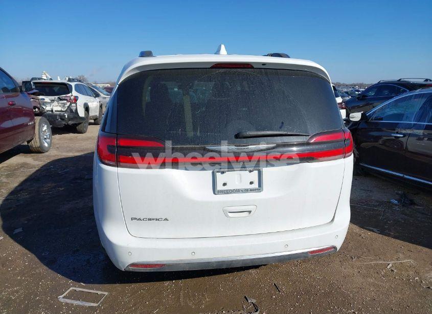 Photo 16 of 2021 Chrysler Pacifica TOURING L (VIN 2C4RC1BG5MR527381)