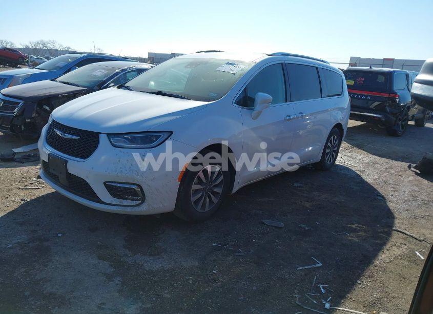 Photo 2 of 2021 Chrysler Pacifica TOURING L (VIN 2C4RC1BG5MR527381)