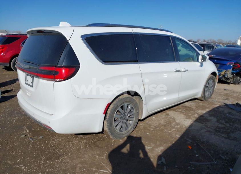 Photo 4 of 2021 Chrysler Pacifica TOURING L (VIN 2C4RC1BG5MR527381)
